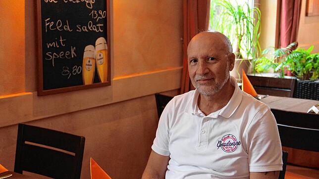 Alfred Niosi, Wirt der Pizzeria &bdquo;Restaurant Gnadensee&ldquo;, ist noch optimistisch. Länger als zwei Monate halte seine Gaststätte ...