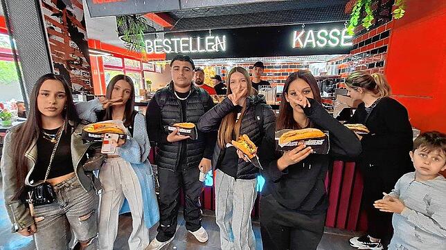 Bild 3: Hunderte Konstanzer warten auf den 1-Cent-Döner: Unglaubliche Szenen in Bildern festgehalten