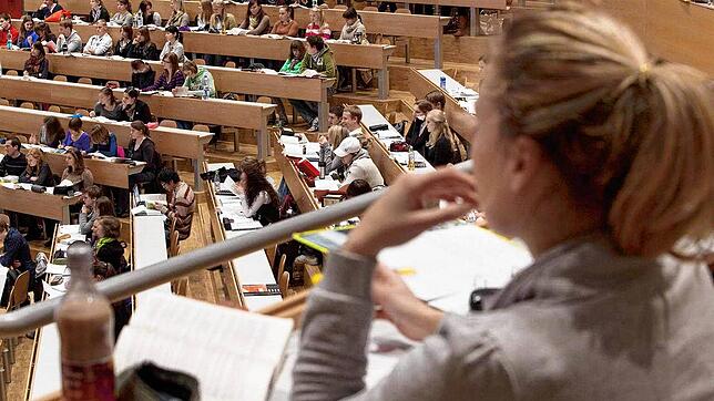 (Symbolbild) Im Audimax an der Universität Konstanz finden jedes Semester Vorlesungen statt. Fast jeder Student der Hochschule wird dort ...