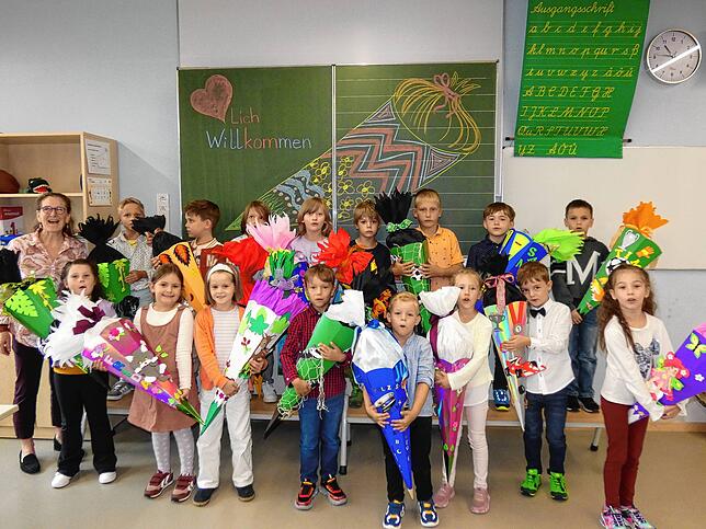 17 Kinder wurde in der Klasse 1b in der Bucher Grundschule eingeschult. Klassenlehrerin ist Bettina Graf.