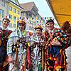 Großes Hochrhein-Narrentreffen in Waldshut. Bereits vor Umzugsbeginn war die Stimmung in der Kaiserstraße närrisch und ausgelassen.