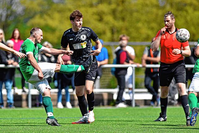 Bild 13: Der FC Tannheim schlägt den FC Bräunlingen mit 3:1 – wir haben die Fotos!