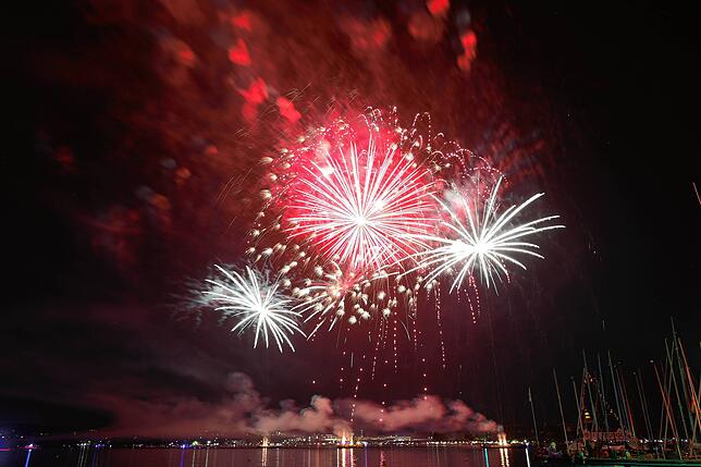 Bild 10: Es knallt beim Seenachtfest 2025! Das Feuerwerk über dem Bodensee lädt zum Staunen ein