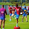 Bloß nicht wackeln! Sergi Roberto (rechts) wird von Gerard Piqué warmgemacht.