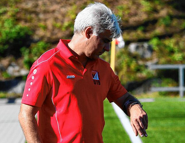 Zeitlich befristet: Für vier Wochen springt Dietmar Knab – hier noch in seiner Funktion als Trainer des FC RW Weilheim – ...
