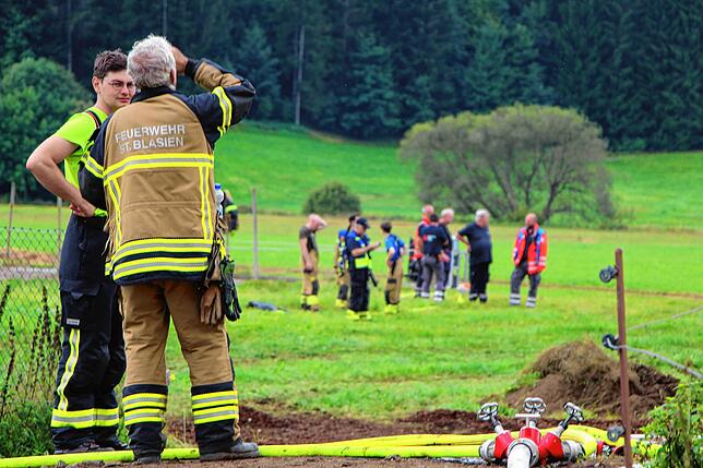 Bild 36: Scheune brennt: Bilder vom Großeinsatz der Feuerwehr in Bernau-Goldbach