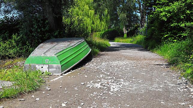 Große Steine erschweren am Mittwoch Morgen, 19. Juni, noch das Laufen entlang des Seeuferwegs. Jetzt sollen allerdings die ...