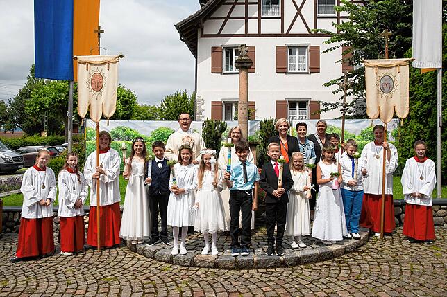 Die Kommunionkinder aus Allensbach: Diego Röhlich, Moritz Demmler, Paulina Hennig, Christine Wendlandt, Leyla Twyford, Felix ...