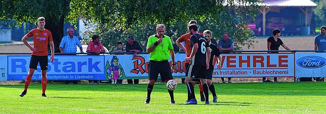 Bild 18: FC Hochrhein besiegt den FC Wallbach deutlich mit 4:0 &ndash; und wir haben die Bilder!