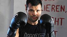 Dimitrios &bdquo;The Tasmanian Devil&ldquo; Sapanazidis bereitet sich intensiv auf seinen WM-Kampf bei der Bodensee Fightnight IX vor. ...