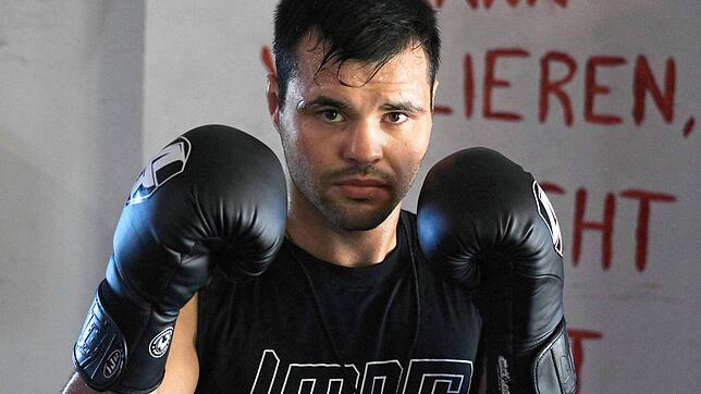 Dimitrios &bdquo;The Tasmanian Devil&ldquo; Sapanazidis bereitet sich intensiv auf seinen WM-Kampf bei der Bodensee Fightnight IX vor. ...