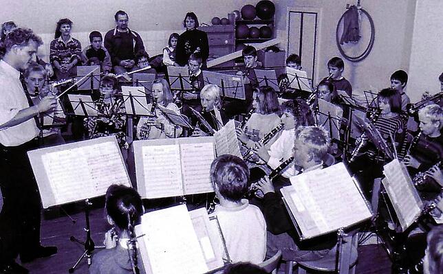 Günther Netzer und sein Bläser-Vororchester im Jahr 1989.