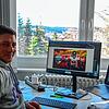 Christian Fichter in seinem Büro im Technologiezentrum mit Blick auf den Schwarzwald. Der 43-Jährige Hamburger bedient zeitweise von St. ...