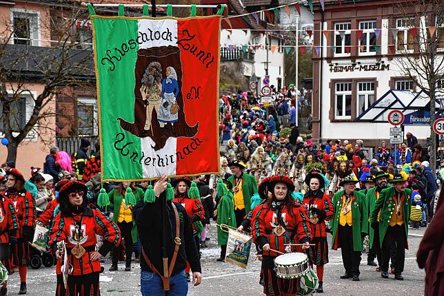 Die Narrenzunft Unterkirnach bereichert den Jubiläumsumzug ebenfalls.