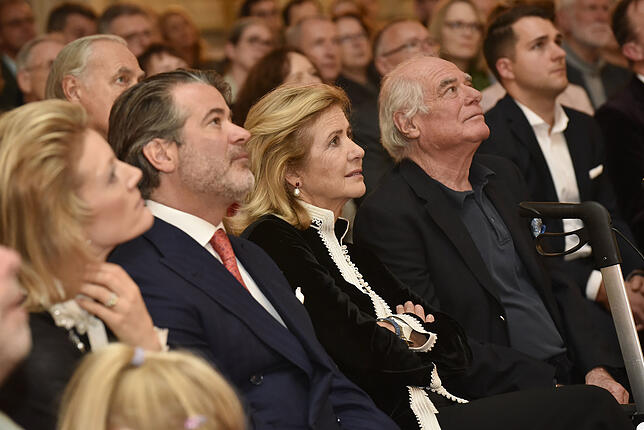 Bild 21: Buchvorstellung im Schloss: Heinrich Fürst zu Fürstenberg präsentiert das Werk über seinen Urgroßvater Max Egon II