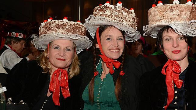Beim närrischen Frauenkaffee 2015 im Überlinger Kursaal verkleideten sich die drei Schwarzwaldmädels als Schwarzwälder Kirschtorten. ...