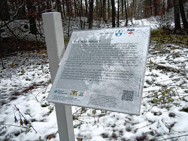 Der Grafiker Helmut Heimburger aus Reutlingen hat die Schilder gestaltet.