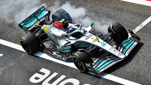 Bereit für die neue Saison: Lewis Hamilton in seinem Mercedes-Boliden bei einem Training in Bahrain.