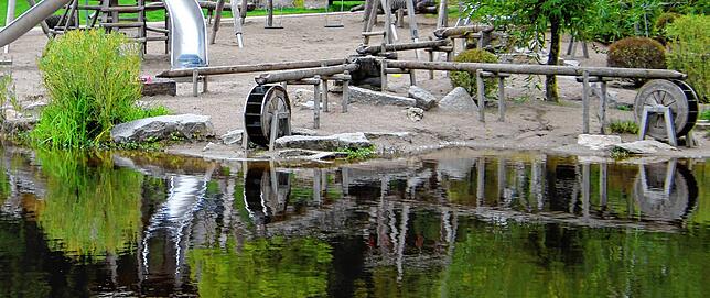 Der Matschbereich lädt zum fantasievollen Spielen mit dem Element Wasser ein.