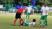 José Allende (links) in Aktion beim Kreisliga B-Spiel in Gütenbach. Nicht nur hier war er hilfsbereit