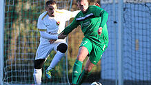 Der BSV Nordstern Radolfzell (Benjamin Faller, rechts) musste sich dem Türk. SV Singen (Mustafa Almendar) mit 1:3 geschlagen geben. ...