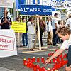 3. Mai 2007: Mitarbeiter von Nycomed Konstanz, zuvor Altana Pharma AG, protestieren bei der Hauptversammlung der Altana AG in Frankfurt ...
