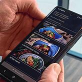 Alles läuft digital, wenn der Gast will: Am Handy kann man am Platz Speisen und Getränke aussuchen – oder auch auf der gedruckten Karte.