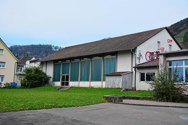 Kostenexplosion bei der Sanierung der Turn- und Festhalle in Sipplingen: Ursprünglich ging die Gemeinde von rund 2 Millionen Euro aus. ...