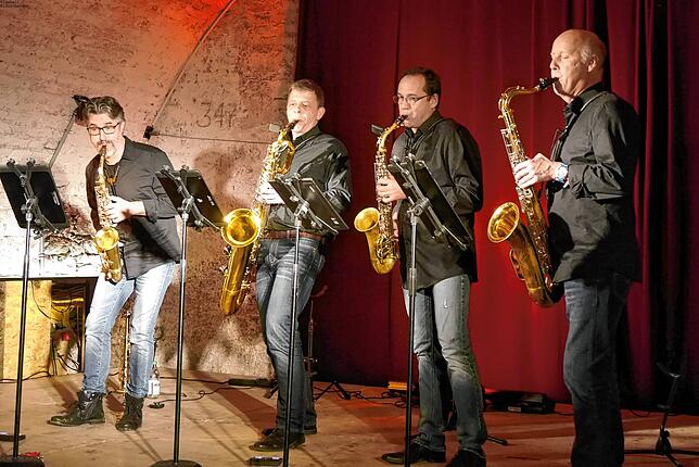 Saxofon-Quartett Carlas Saxaffair mit Wolfgang Eisele (von links), Stefan Dudda, Fritz Rebstein und Roland Brückl bei einem Auftritt im ...