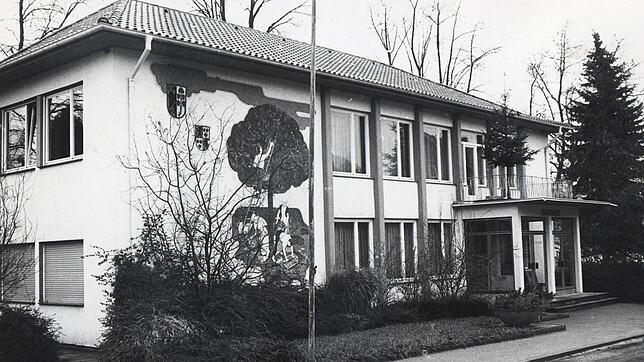 Das Bodmaner Rathaus entstand in den Jahren 1964 und 65. Einweihung war im Herbst 1965. Direkt neben ihm war die Obsthalle, in der ...