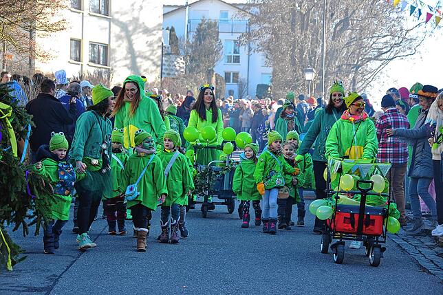 Bild 38: Bilder vom Narrenbaumsetzen mit vorangegangenem Umzug in Daisendorf