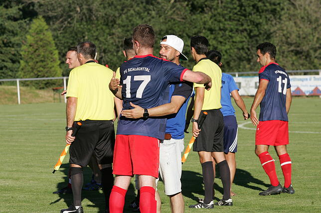 Bild 7: Der FC Schlüchttal feiert einen 5:2-Sieg gegen den TuS Lörrach-Stetten und den Bezirksliga-Aufstieg &ndash; wir haben die Bilder!