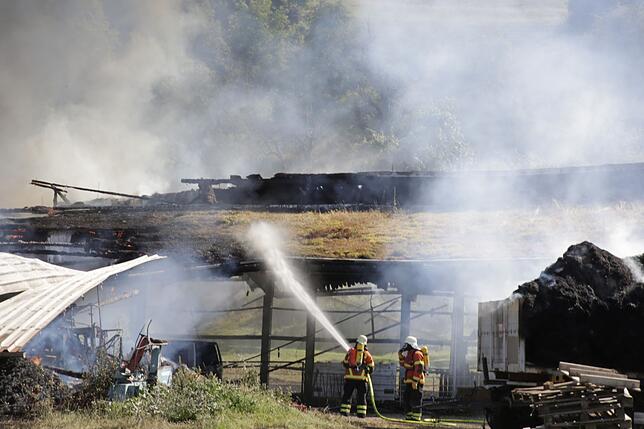 Bild 18: Bilder vom Brand eines Hof-Gebäudes auf dem Hohentwiel