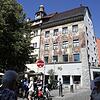 Von unten sind sie kaum zu erkennen, aber die Risse und Schäden in der Fassade des Haus zum Hohen Hafen sind von nahem nicht zu übersehen.