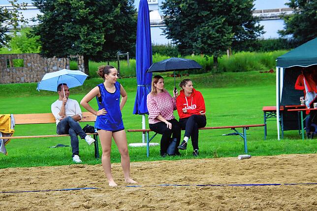 Bild 27: Viel Regen, wenig Sonne: Handballer ziehen ihr Turnier durch