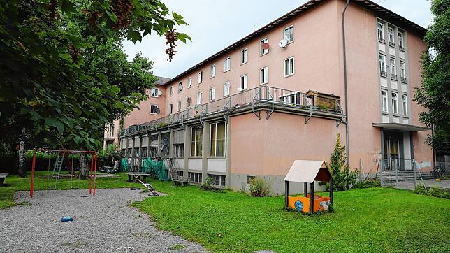 Noch ein Jahr können Flüchtlingskinder im Gebäude an der Steinstraße 20 betreut werden. Für die Zeit nach dem Abriss sucht die Stadt ein ...