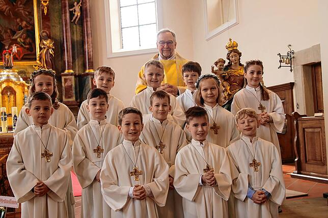 Zwölf Kinder aus der Pfarrei Waldkirch feierten ihre erste heilige Kommunion.