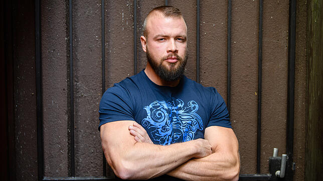 Als der Rapper Kollegah (gemeinsam mit seinem Kollegen Farid Bang) einen Echo bekam, dauerte es nicht mehr lange, und der Musikpreis war ...