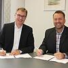 Bürgermeister Ralf Meßmer (rechts) und Alexander Lahl, Geschäftsführer der Unternehmen der Stiftung Liebenau Pflege und Lebensräume, ...