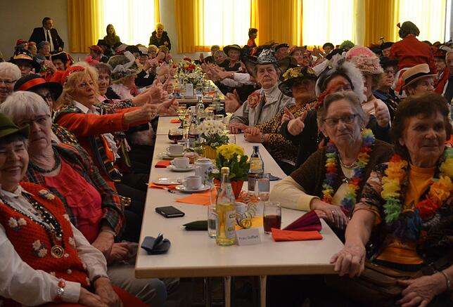 Bild 12: Bilder von der bunten Fasnacht für Senioren in der Stadthalle