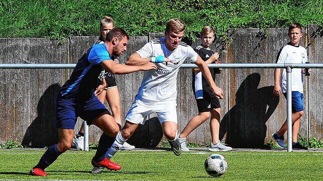 Gemeinsam statt gegeneinander: In der vorletzten Saison standen sich Fabian Schmidt (links) und Alex Rebis noch als Gegner im Wehrer ...