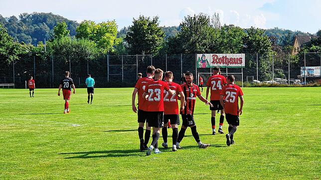 Bild : FC Uhldingen unterliegt FC Bodman-Ludwigshafen knapp mit 0:1