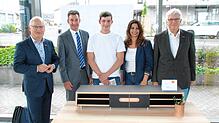 Sie freuen sich mit Innungssieger Jonas Braun (Mitte): Werner Rottler, OB Erik Pauly, Derya Türk-Nachbaur und Ralf Rapp (von links). ...