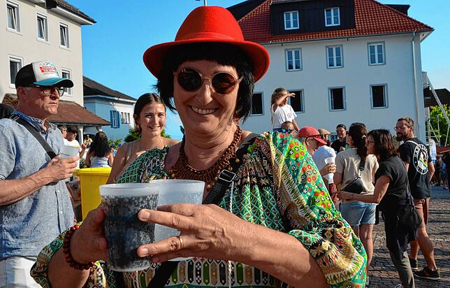 Bild 42: Gute Stimmung beim dritten Konzertabend des Markdorf Open-Air 2025