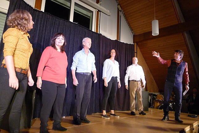 Das Team von Utobia auf der Bühne in Wittenhofen (von links). Britta Lutz, Maria Torresin, Wolfgang Kugele, Renate Schulz und Claudius ...