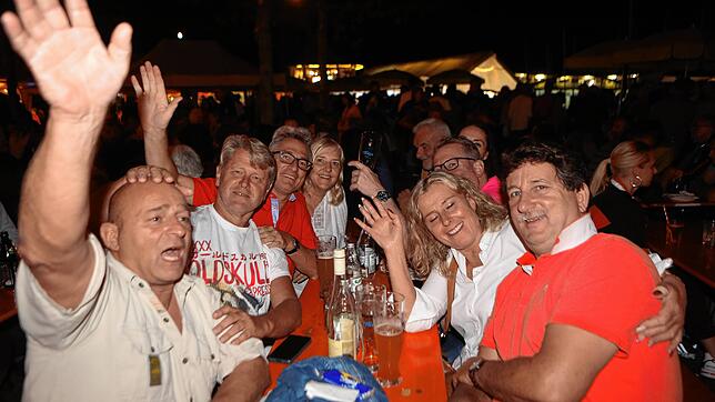 Bild 13: Gute Stimmung beim Hafenfest! Am Wochenende geht es in Staad nochmal rund