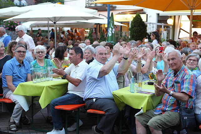 Bild 35: Bilder von den Besuchern beim Lichterfest in Bad Dürrheim