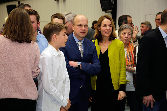 Bild 17: Bilder von der Hilzinger Bürgermeisterwahl in der Hegauhalle