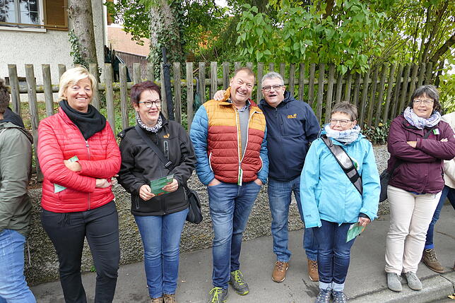 Bild 32: Tausende bejubeln beim Umzug des Kreiserntedankfestes die Leistung der Jugendlichen