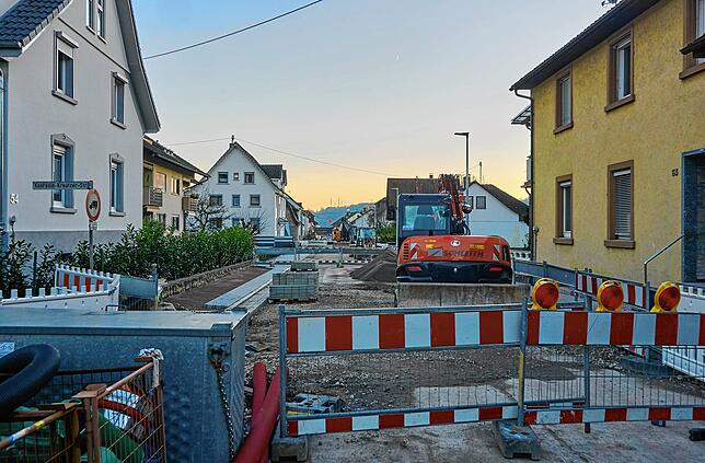 Breitmattstraße: Die gut 900 Meter lange Breitmattstraße wird seit August 2018 komplett saniert. Neben dem Straßenbelag selbst werden ...
